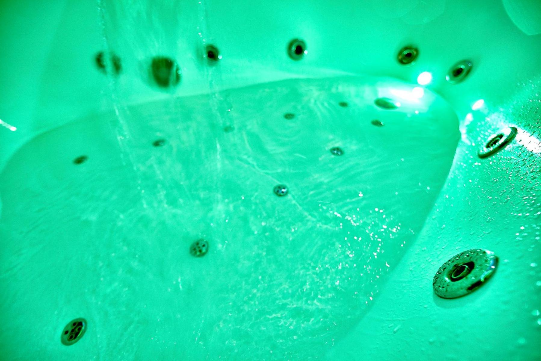 Big Jacuzzi , Sauna , Khreshchatyk Apartments キエフ エクステリア 写真